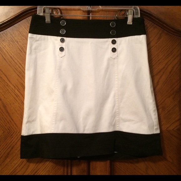 White|Black Size 6 Skirt - Picture 1 of 7